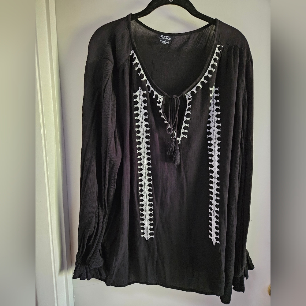 Beautiful blank with white peasant blouse long sleeve 2x